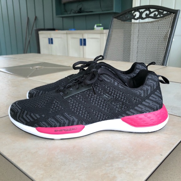 Fila tennis shoes - Picture 2 of 5